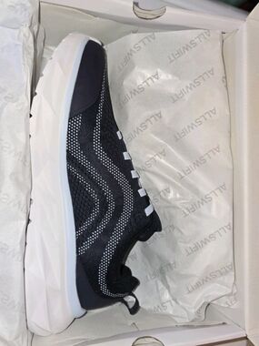 AllSWIFIT Knit Runner in Black and White